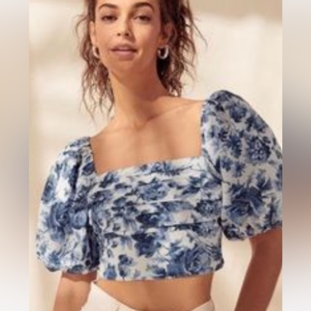 Abercrombie and Fitch| Women’s Floral Blue Puff Sleeve Top